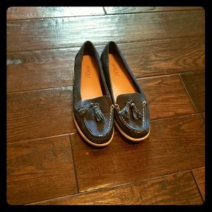 Denim Axxiom size 7 slip on denim walking shoe